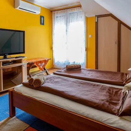 Gal Apartmanhaz *